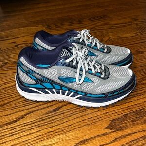 Like New Brooks Dyad 8 Running Shoes
